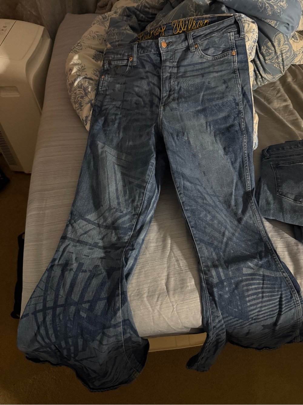 Lainey Wilson Wrangler Flare Jeans